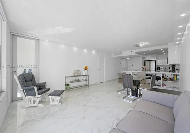 5th image of 4101 Pine Tree Dr #919, Miami Beach, FL 33140 | MLS# A11975252