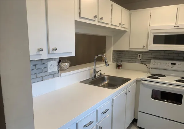 Photo 3 of Condo for sale at 9081 Lime Bay Blvd #214, Tamarac, FL 33321 | MLS# F10555818 | Listing updated on 2026-09-23