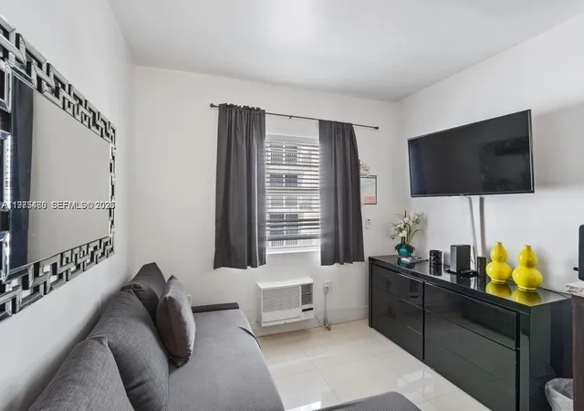 3rd image of 335 Ocean Dr #310, Miami Beach, FL 33139 | MLS# A11975480