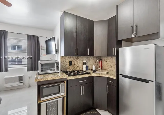 5th image of 335 Ocean Dr #310, Miami Beach, FL 33139 | MLS# A11975480