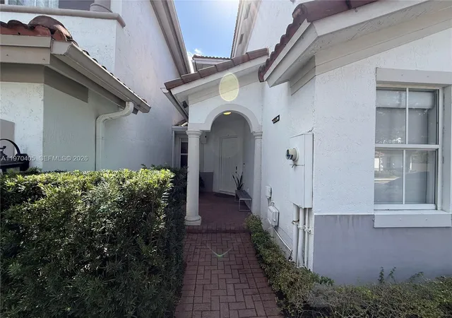 3rd image of 10832 Nw 84Th St, Doral, FL 33178 | MLS# A11970405
