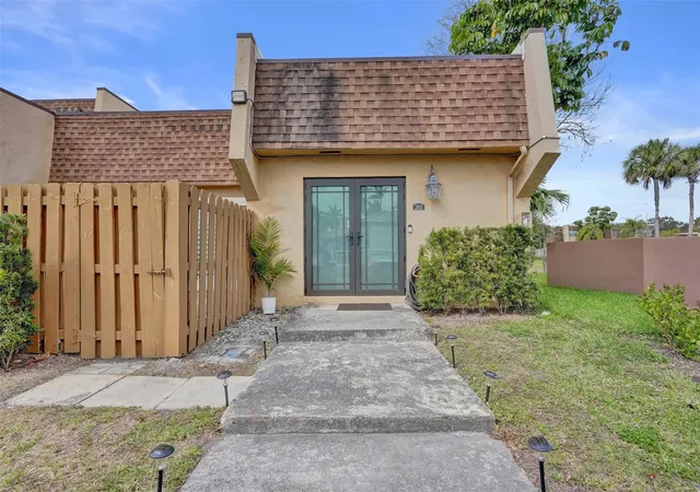 Photo 2 of Townhouse for sale at 3541 Nw 95th Terrace #202, Sunrise, FL 33351 | MLS# F10555175 | Listing updated on 2026-09-23