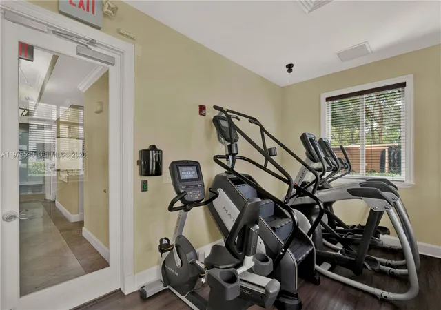 2nd image of 3340 NE 190th St, Miami, FL 33180