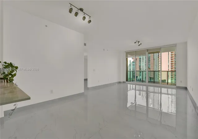 4th image of 3340 Ne 190Th St #1108, Miami, FL 33180 | MLS# A11975593