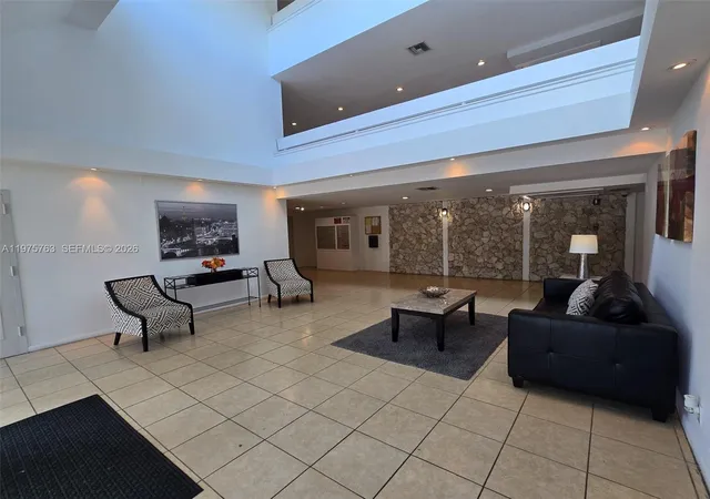 27th image of 140 Lakeview Dr #111, Weston, FL 33326 | MLS# A11975763