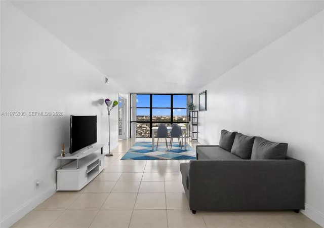 2nd image of 1000 Parkview Dr #1001, Hallandale Beach, FL 33009 | MLS# A11975305