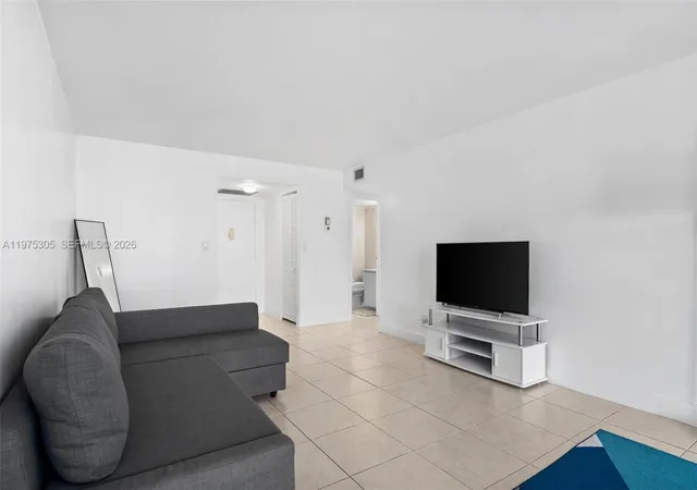 5th image of 1000 Parkview Dr #1001, Hallandale Beach, FL 33009 | MLS# A11975305