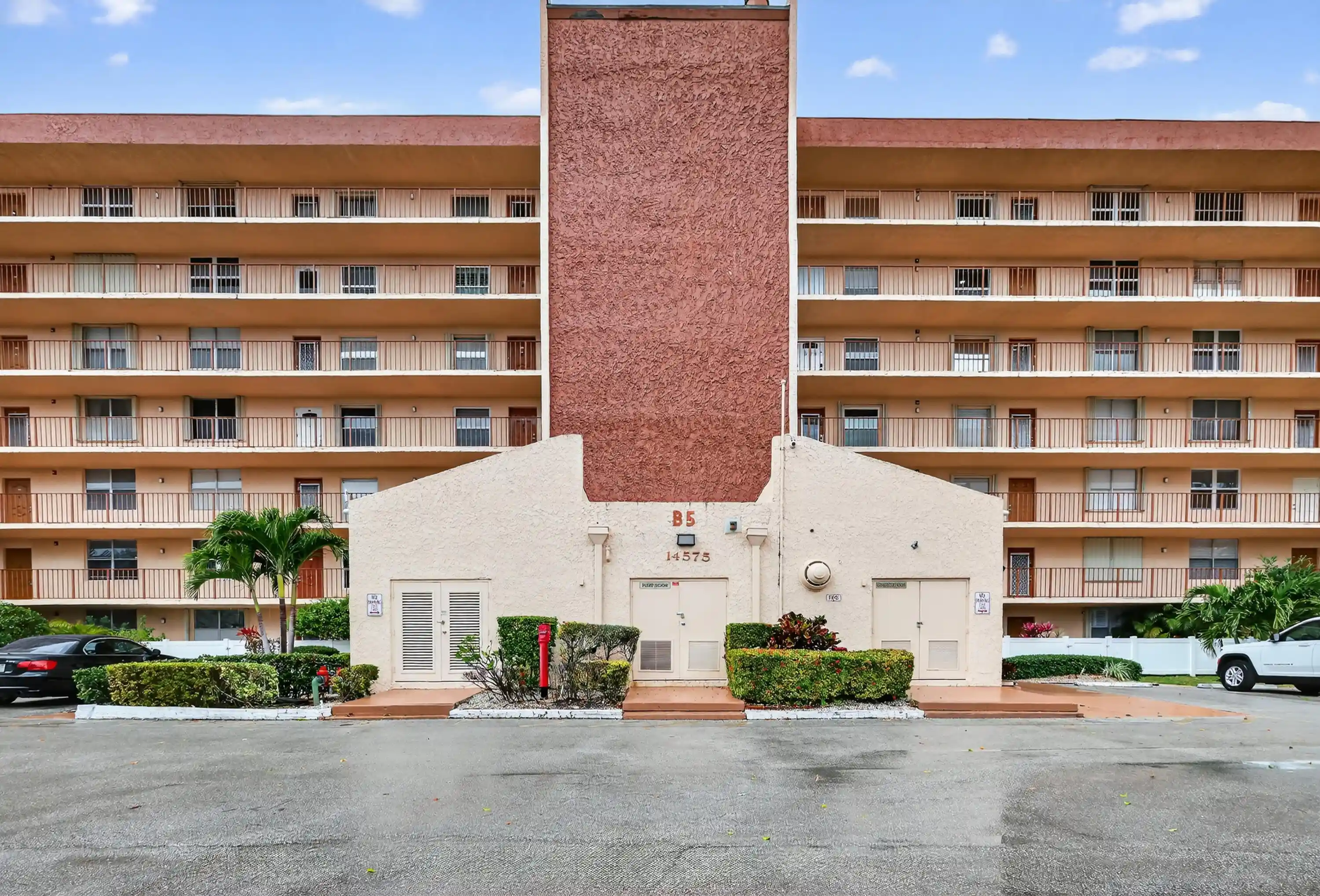 Listing Photo 1 - Condo for sale in 14575 Bonaire Blvd located at 14575 Bonaire Blvd, Delray Beach, FL 33446 - Unit #605