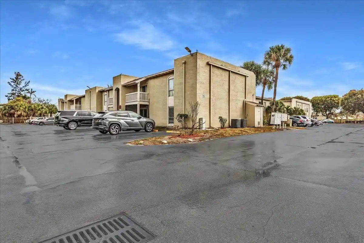 Listing Photo 1 - Condo for sale in Cross Creek Condominiums located at 1500 N Congress Ave, West Palm Beach, FL 33401 - Unit #C31