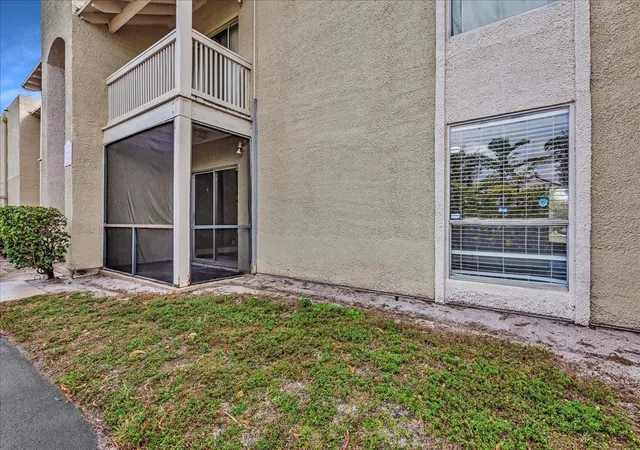 Listing Photo 5 - Condo for sale in Cross Creek Condominiums located at 1500 N Congress Ave, West Palm Beach, FL 33401 - Unit #C31