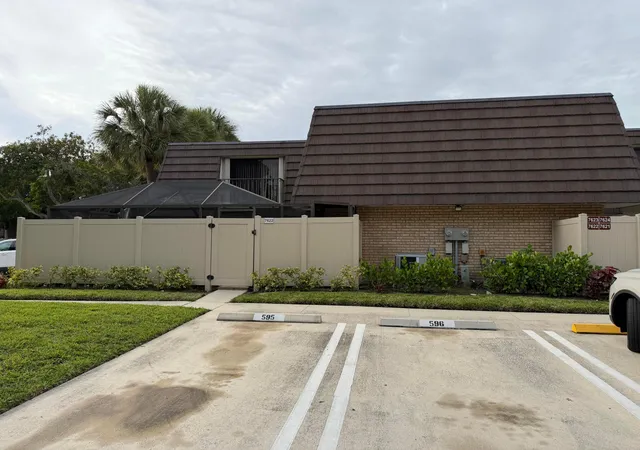 2nd image of 7622 76th #200, West Palm Beach, FL 33407 | MLS# F10556017