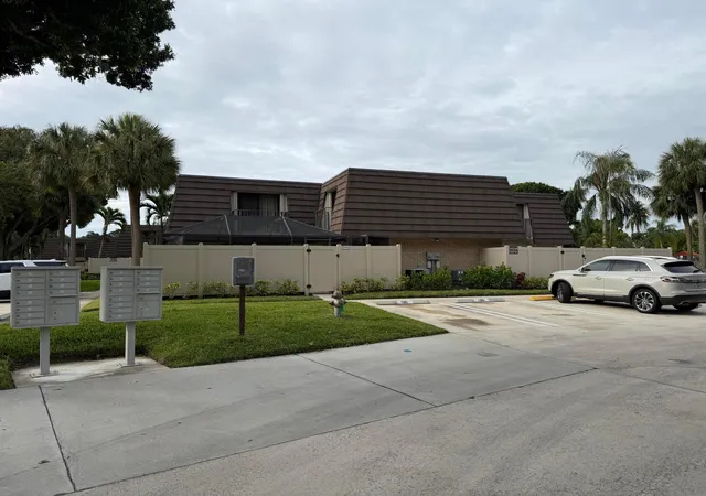 3rd image of 7622 76Th #200, West Palm Beach, FL 33407 | MLS# F10556017