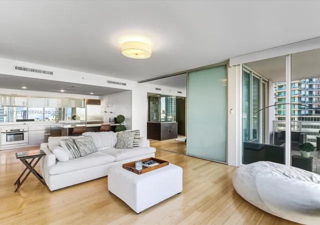 2nd image of 1040 Biscayne Blvd #1107, Miami, FL 33132 | MLS# A11971037
