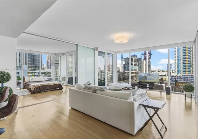 3rd image of 1040 Biscayne Blvd #1107, Miami, FL 33132 | MLS# A11971037