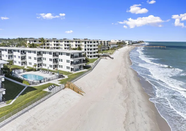 Listing Photo 4 - Condo for sale in building located at 4410 Jimmy Buffett Mem Hwy, Vero Beach, FL 32963 - Unit #204