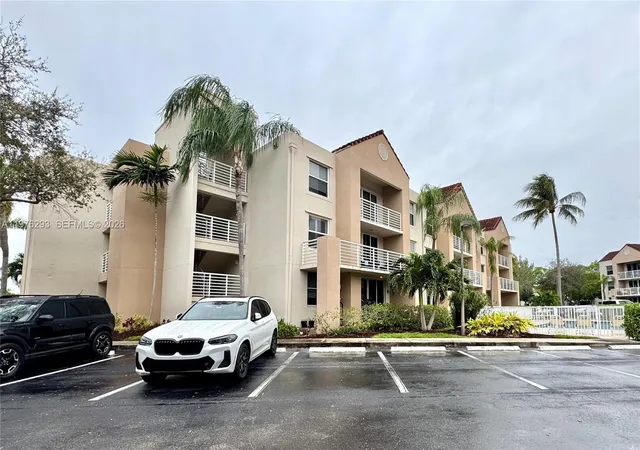 28th image of 2711 Ocean Club Blvd #202, Hollywood, FL 33019 | MLS# A11976293