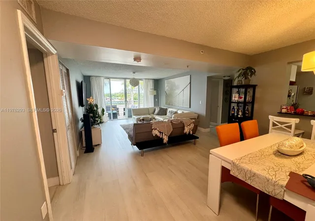 4th image of 2711 Ocean Club Blvd #202, Hollywood, FL 33019 | MLS# A11976293