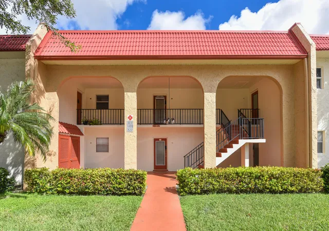 Condo for sale at 477 Lake Dora Dr, West Palm Beach, FL 33411 | MLS# R11168656