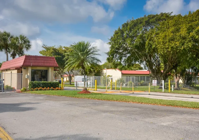 Photo 2 of Condo for sale at 477 Lake Dora Dr, West Palm Beach, FL 33411 | MLS# R11168656 | Listing updated on 2026-10-29
