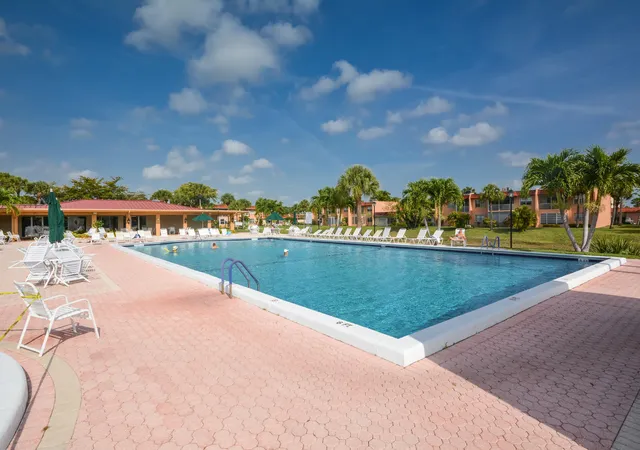 Photo 4 of Condo for sale at 477 Lake Dora Dr, West Palm Beach, FL 33411 | MLS# R11168656 | Listing updated on 2026-10-29