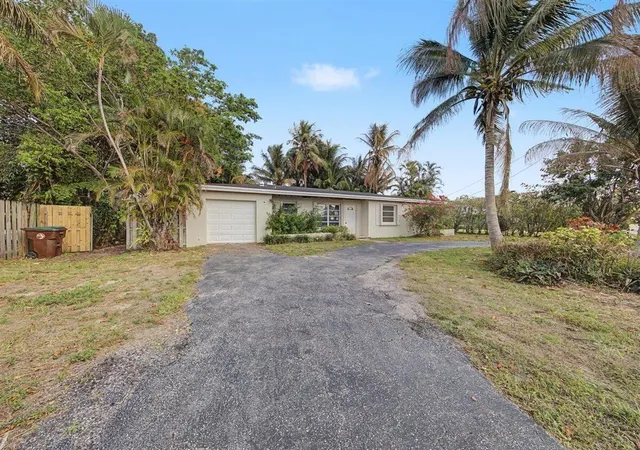 2nd image of 7730 W Lake Dr, West Palm Beach, FL 33406 | MLS# F10556260