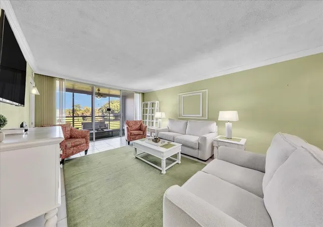 Homes for sale in Pompano Beach, FL | 2651 S Crse Dr, Pompano Beach, FL 33069