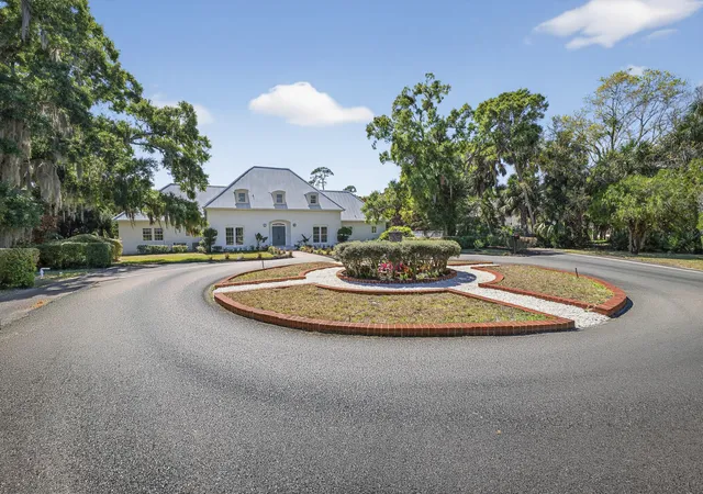 Photo 69 of Mansion for sale at 4945 16th Street, Vero Beach, FL 32966 | MLS# R11168915 | Listing updated on 2026-10-01