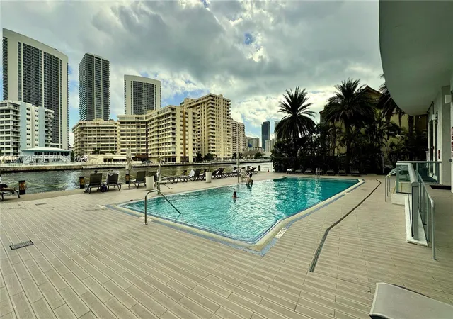 25th image of 2600 E Hallandale Beach Blvd #T3205, Hallandale Beach, FL 33009 | MLS# A11977295
