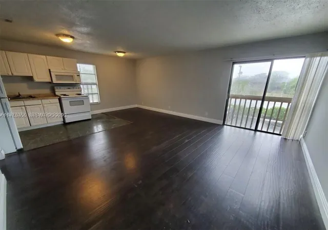 4th image of 3006 Coral Ridge Dr, Coral Springs, FL 33065