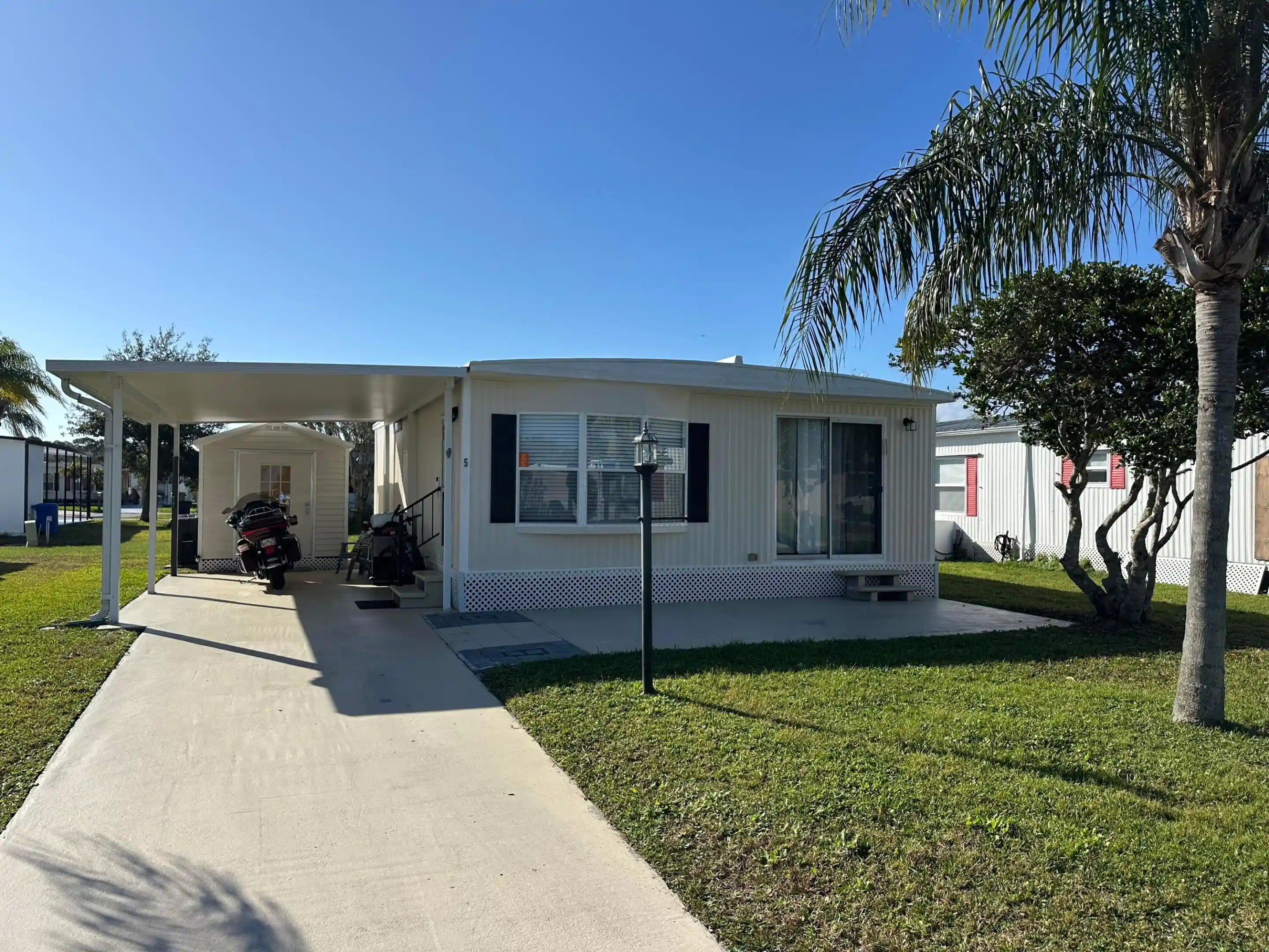 Photo 1 of Manufactured home for sale at 5 Universidad Ln, Port St Lucie, FL 34952 | MLS# R11169070 | Listing updated on 2026-09-23