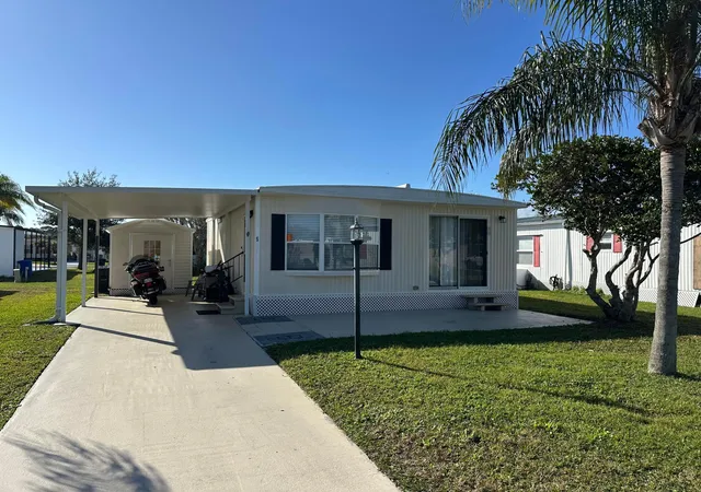 Homes for sale in Port Saint Lucie, FL | 5 Universidad Ln, Port Saint Lucie, FL 34952 | MLS# R11169070