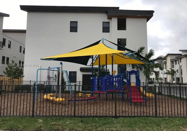 2nd image of 10431 Nw 82nd St #5, Doral, FL 33178 | MLS# A11976401