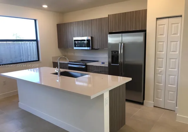 4th image of 10431 Nw 82Nd St, Doral, FL 33178