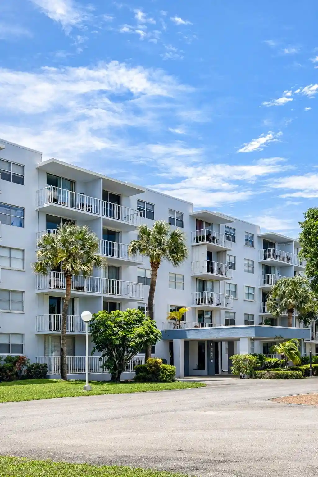 Photo 1 of Condo for sale at 500 Executive Ctr Dr #2h, West Palm Beach, FL 33401 | MLS# R11169155 | Listing updated on 2026-09-23