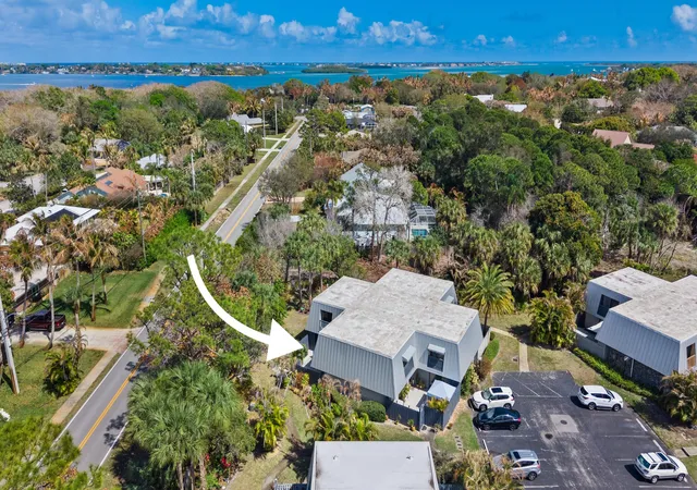 Photo 3 of Townhouse for sale at 3852 Se Jefferson St, Stuart, FL 34997 | MLS# R11169178 | Listing updated on 2026-09-23