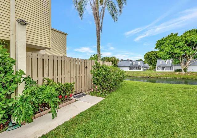 Photo 2 of Townhouse for sale at 1586 Shaker Cir, Wellington, FL 33414 | MLS# R11169236 | Listing updated on 2026-09-30