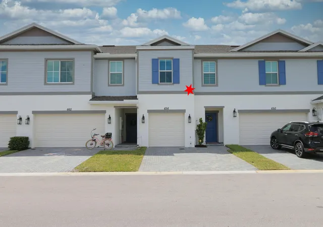 1st image of 656 Ne Waters Edge Ln, Port Saint Lucie, FL 34983 | MLS# R11169256
