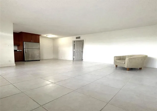 Photo 2 of Sale Pending at 4071 N Dixie Hwy #19, Oakland Park, FL 33334 | MLS# F10550573 | Listing updated on 2026-09-06