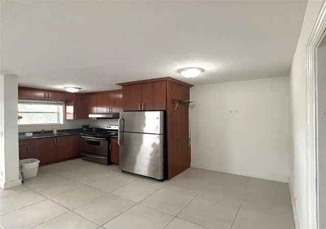 Photo 3 of Sale Pending at 4071 N Dixie Hwy #19, Oakland Park, FL 33334 | MLS# F10550573 | Listing updated on 2026-09-06