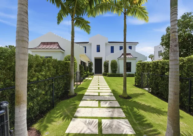 3rd image of 248 E Lakewood Rd, West Palm Beach, FL 33405 | MLS# R11169330
