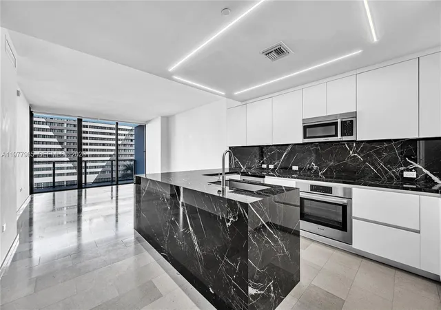 Homes for sale in Miami, FL | 88 Sw 7th St #806, Miami, FL 33130 | MLS# A11977985