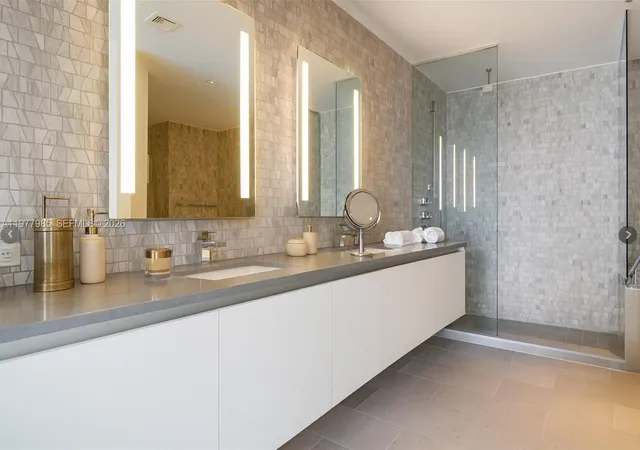 Homes for sale in Miami, FL | 88 Sw 7th St #806, Miami, FL 33130 | MLS# A11977985