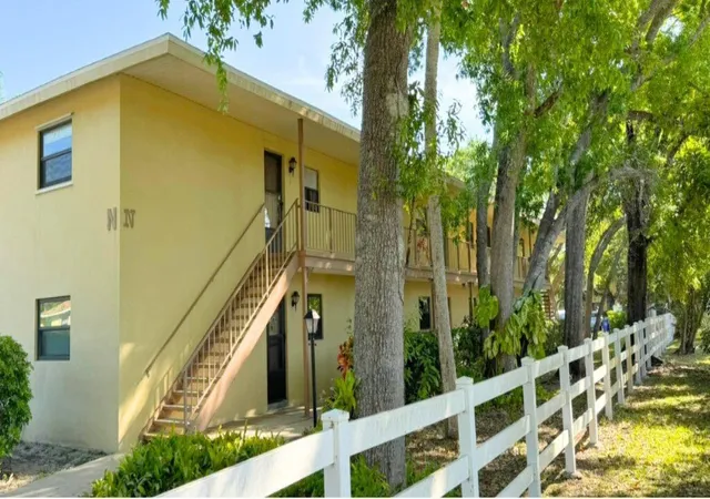 Homes for sale in Vero Beach, FL | 400 18th St #N-5, Vero Beach, FL 32960 | MLS# R11169344