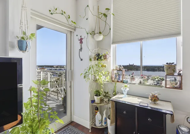 2nd image of 255 Evernia St #1004, West Palm Beach, FL 33401 | MLS# R11169360
