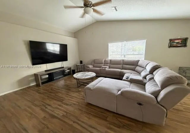 3rd image of 330 Sterling Dr, Winter Haven, FL 33884 | MLS# A11978099
