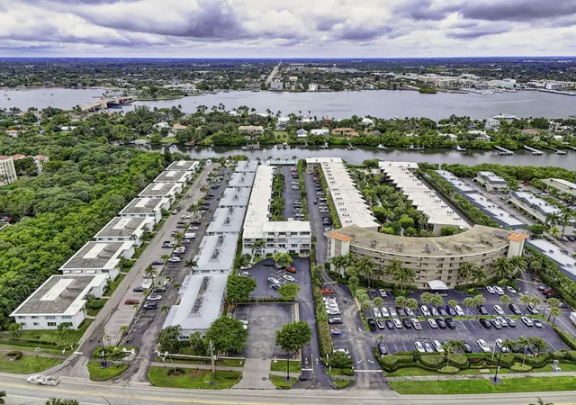 Photo 21 of Condo for sale at 4001 S Ocean Blvd #308, Palm Beach, FL 33480 | MLS# R11169596 | Listing updated on 2026-10-06