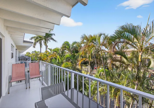 Photo 3 of Condo for sale at 4001 S Ocean Blvd #308, Palm Beach, FL 33480 | MLS# R11169596 | Listing updated on 2026-10-06