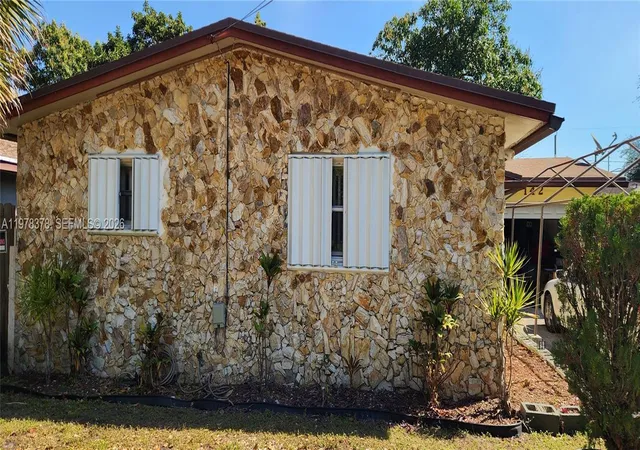 1st image of 142 Nw 8th Ave, Dania, FL 33004 | MLS# A11978378