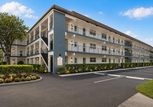 Homes for sale in Lauderdale By The Sea, FL | 1501 S Ocean Blvd #211, Lauderdale By The Sea, FL 33062 | MLS# A11977403
