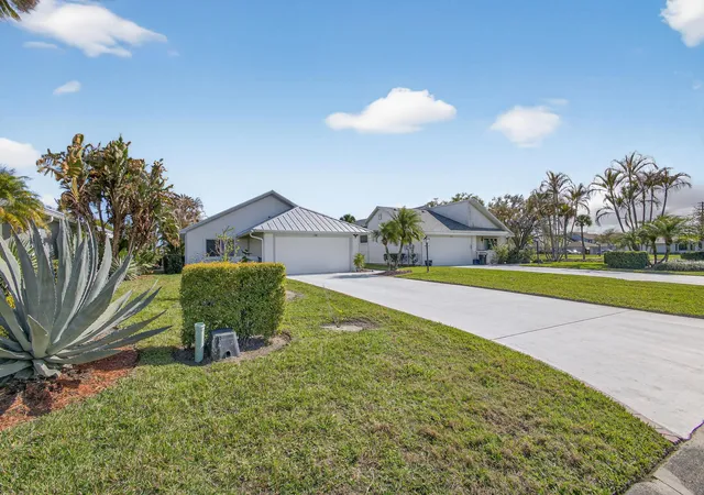 Photo 2 of Single family home for sale at 7198 Se Quincy Ter, Hobe Sound, FL 33455 | MLS# R11169651 | Listing updated on 2026-09-27